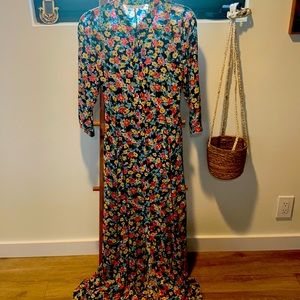 Super cute flower-patterned Zara maxi dress.